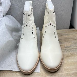 NIB/Dolce vita women Tobin off white leather boots/8